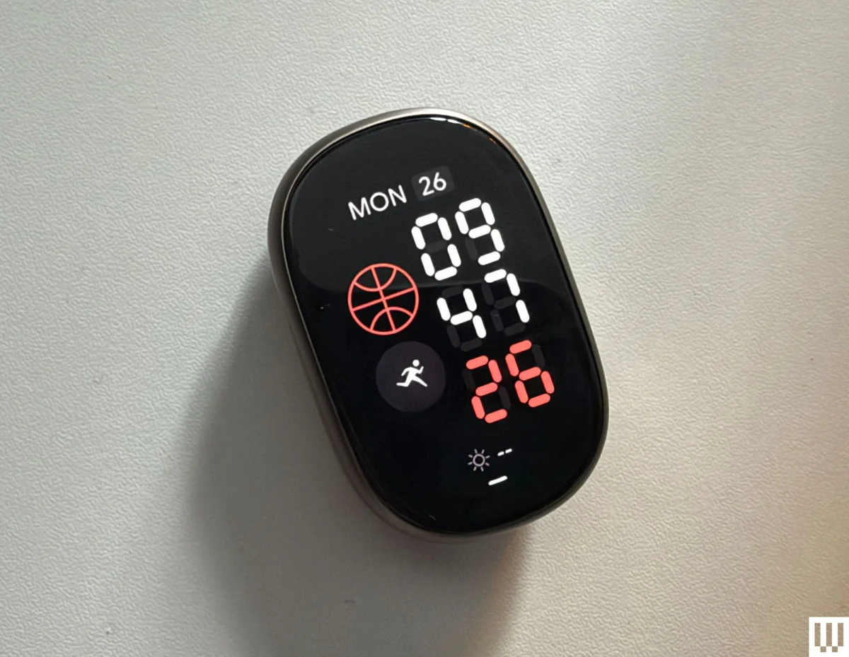 Oval shaped screen of a smartwatch