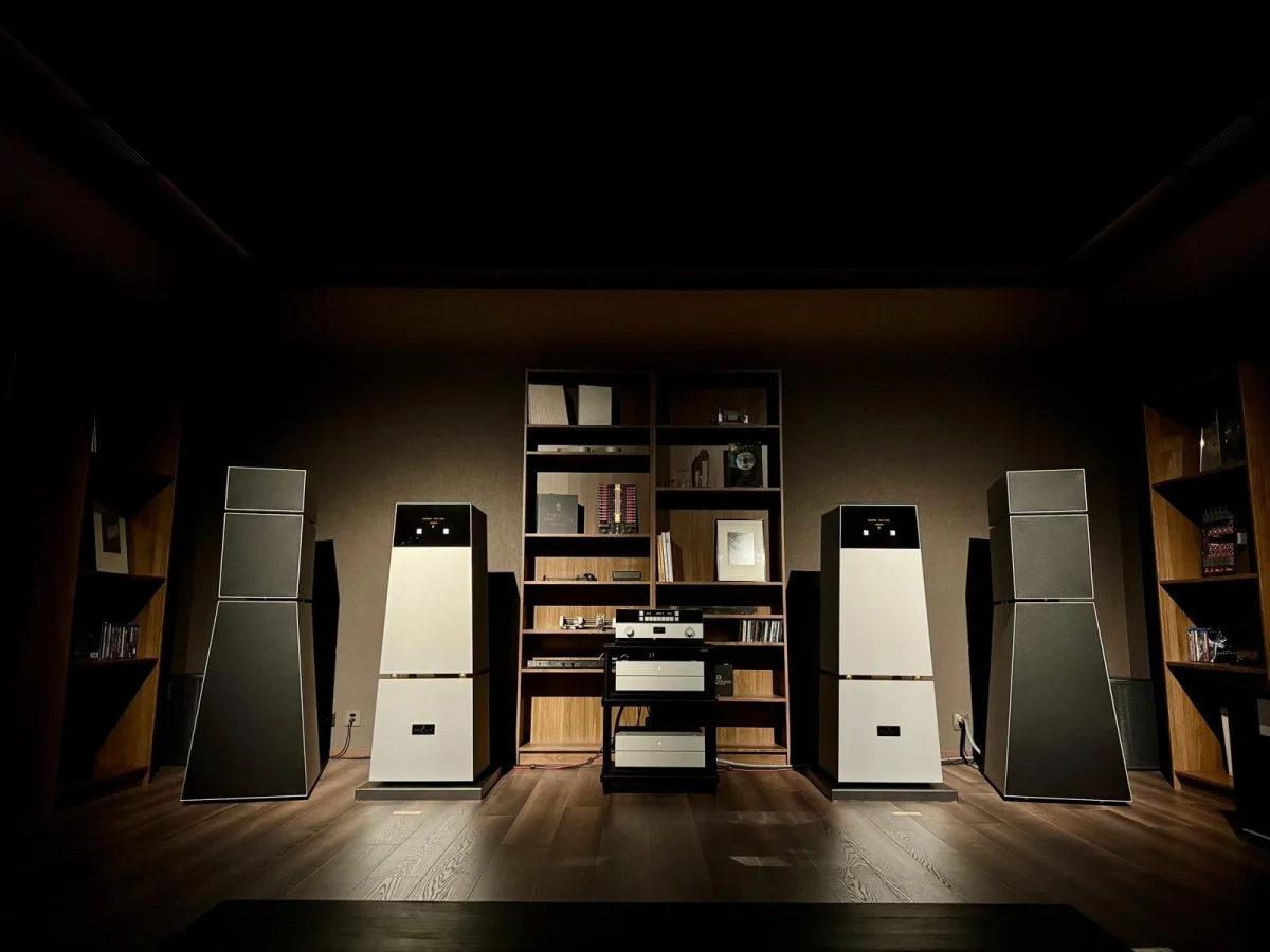 Goldmund’s $240,000 Mimesis Statement Preamplifier Uses Three Chassis