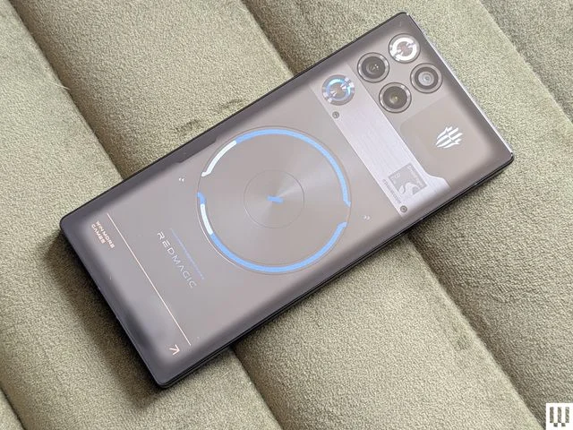 Image may contain Electronics Disk Indoors and Kitchen